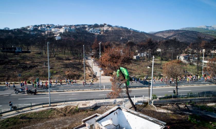 Συγκίνηση: Χιλιάδες μαραθωνοδρόμοι διένυσαν 4 χιλιόμετρα καμένης γης (pics)