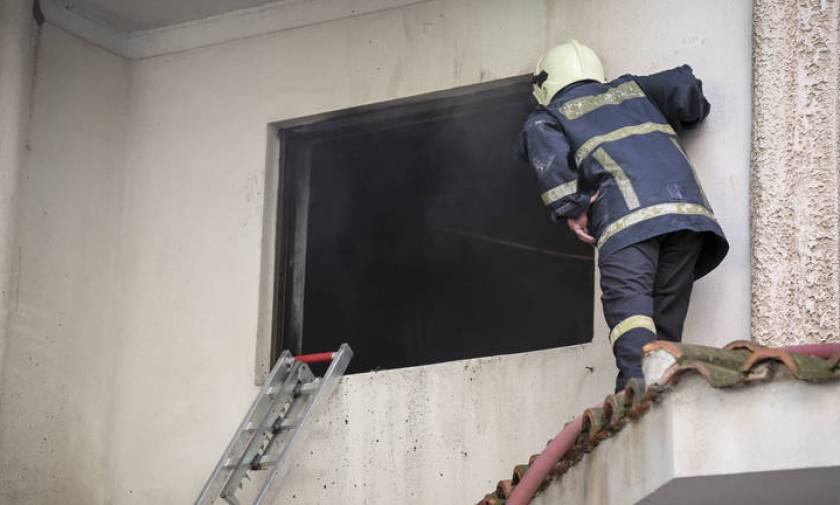Συναγερμός στη Λάρισα από φωτιά σε σπίτι: Απεγκλωβίστηκε ηλικιωμένη γυναίκα