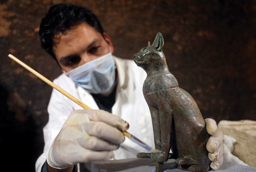 Απίστευτη ανακάλυψη στην Αίγυπτο: Έτριβαν τα μάτια τους με αυτό που βρήκαν μέσα σε σαρκοφάγους (vid)