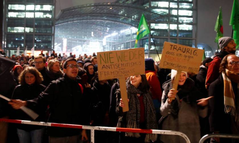 Γερμανία: Παράλληλες διαδηλώσεις ακροδεξιών και αντιφασιστών στο Βερολίνο