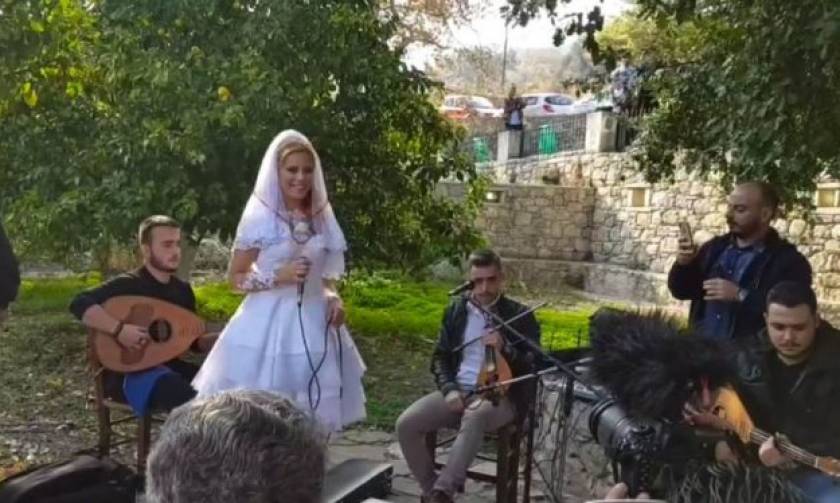 Κρήτη: Το παραδοσιακό τραγούδι της νύφης που συγκλόνισε τους καλεσμένους (vid)
