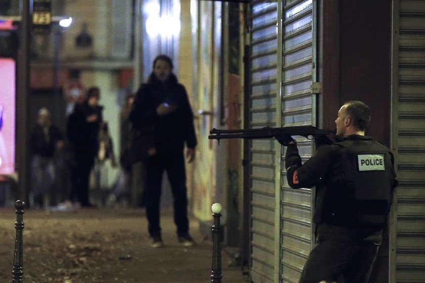 Τρομοκρατική επίθεση Παρίσι: 13 Νοεμβρίου 2015 - Η μέρα που άλλαξε για πάντα την Ευρώπη (pics+vids)