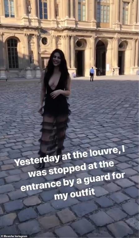 Σέξι blogger «έφαγε» πόρτα στο Λούβρο για το αποκαλυπτικό φόρεμά της (pics)