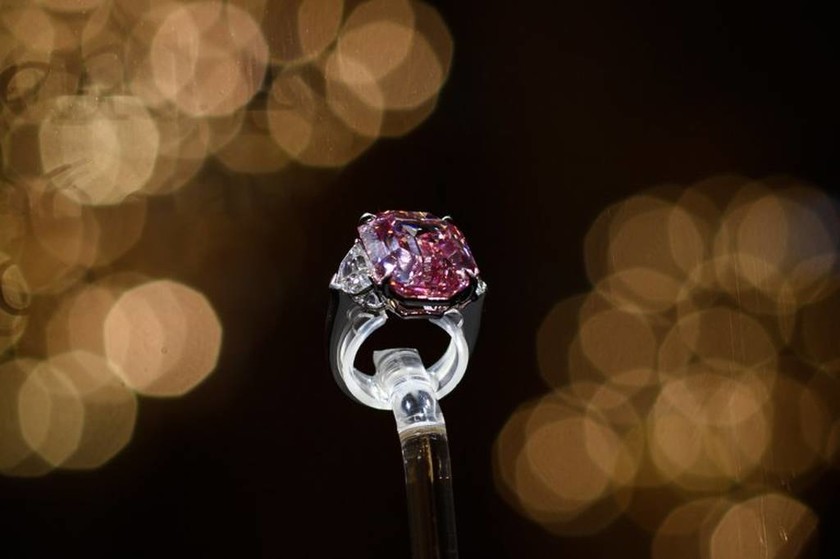 Θα «ζαλιστείτε» από τα μηδενικά: Παγκόσμιο ρεκόρ για το διάσημο διαμάντι Pink Legacy (Pics+Vid)