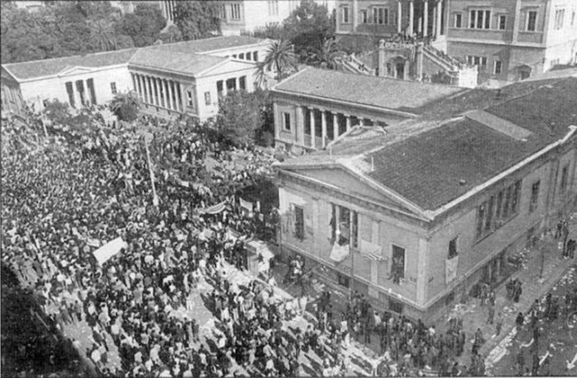 Σαν σήμερα το 1973 η Χούντα καταστέλλει την εξέγερση του Πολυτεχνείου (Vid)