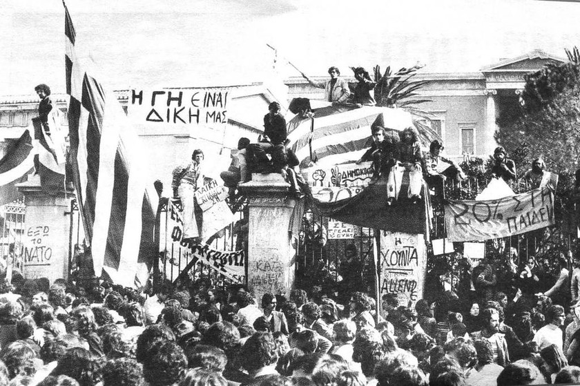 Σαν σήμερα το 1973 η Χούντα καταστέλλει την εξέγερση του Πολυτεχνείου (Vid)