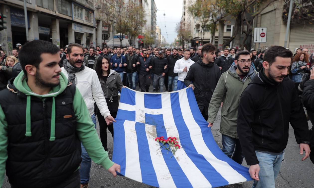 LIVE - Πολυτεχνείο: Υπό δρακόντεια μέτρα η πορεία - Κλειστό το κέντρο της Αθήνας (pics+vid)