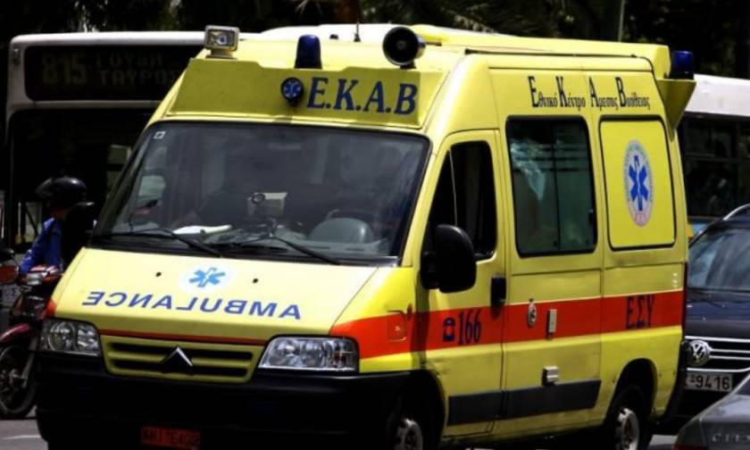 Θρίλερ στην Πάτρα: Νεαρός βρέθηκε σε μια λίμνη αίματος στα σκαλιά πολυκατοικίας