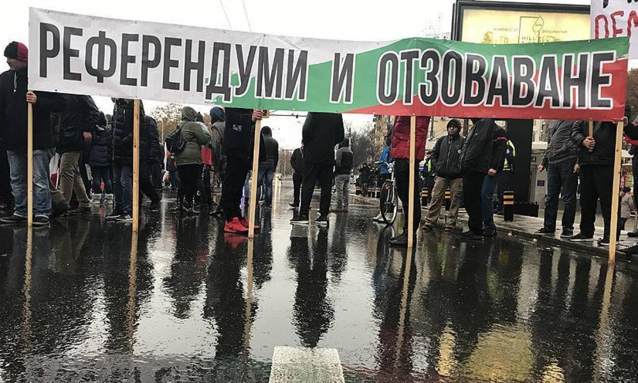 «Ασφυξία» στα ελληνοβουλγαρικά σύνορα: Μαζικές κινητοποιήσεις των Βούλγαρων για τα ακριβά καύσιμα