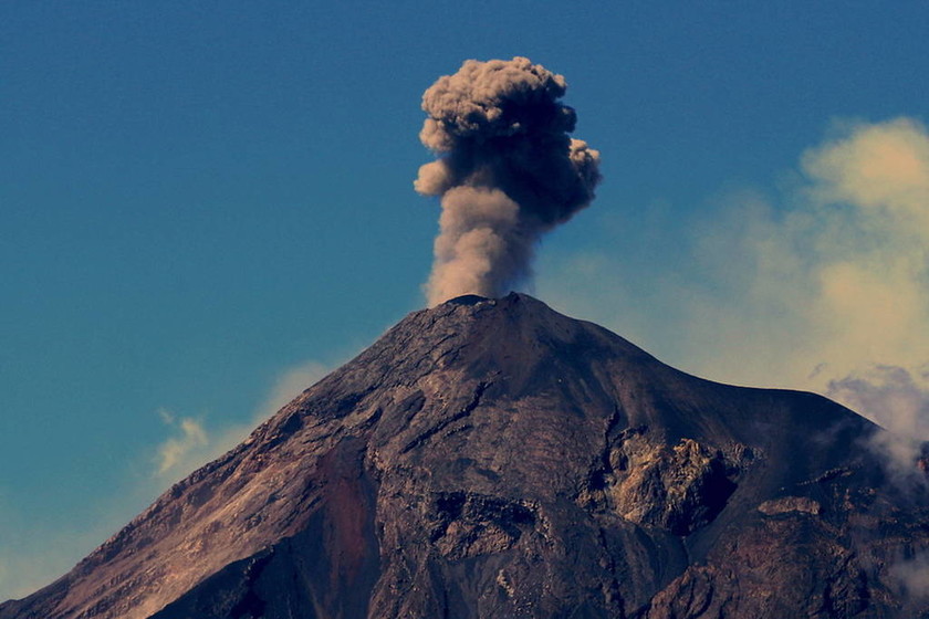 Γουατεμάλα: Tο ηφαίστειο Φουέγο ενεργοποιήθηκε για 5η φορά μέσα στο 2018