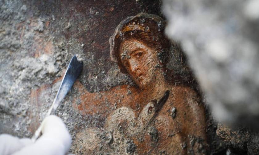 Σπουδαία ανακάλυψη στην Πομπηία: Στο «φως» ερωτική νωπογραφία του Δία με τη βασίλισσα Λήδα