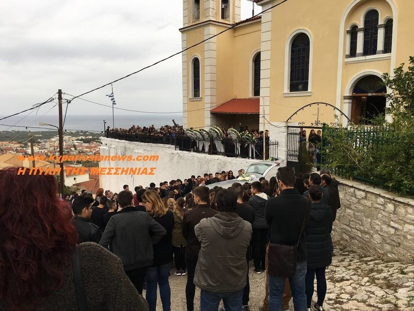 Θρήνος στην Κυπαρισσία: Δάκρυσαν και οι πέτρες στην κηδεία του μικρού Νικόλα