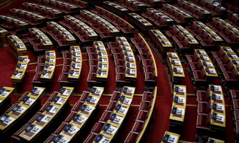 Βουλή: Ψηφίστηκε από την αρμόδια επιτροπή η τροπολογία για μείωση των ασφαλιστικών εισφορών