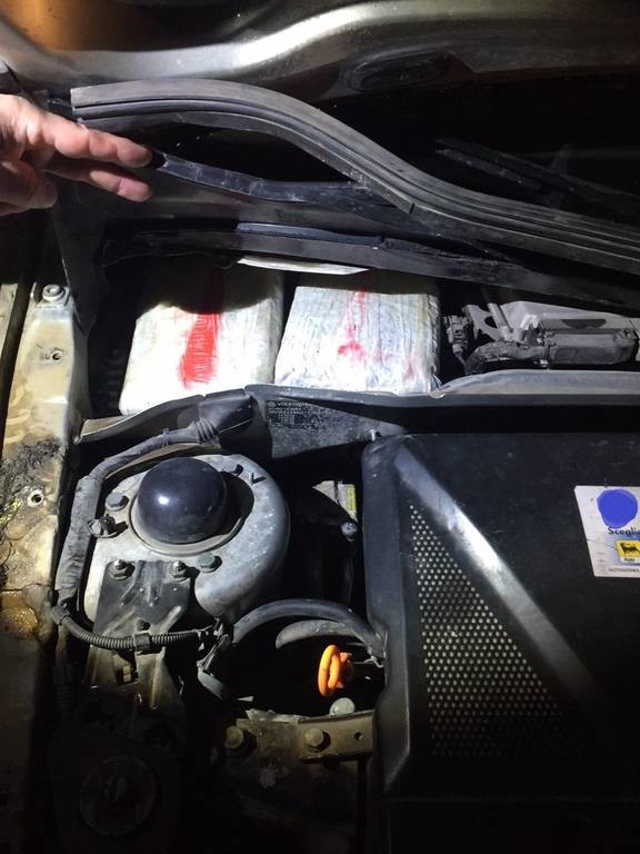 Ιωάννινα: Άνοιξαν το καπό του αυτοκινήτου και έπαθαν σοκ - Οι εικόνες που τον «έκαψαν»
