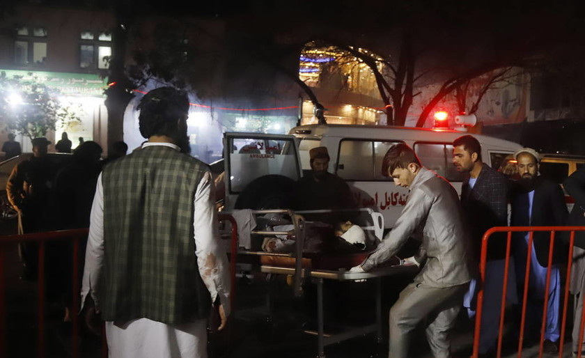Καμπούλ: Δείτε καρέ καρέ τη στιγμή που ο βομβιστής αυτοκτονίας ανατινάζεται στην αίθουσα γάμων