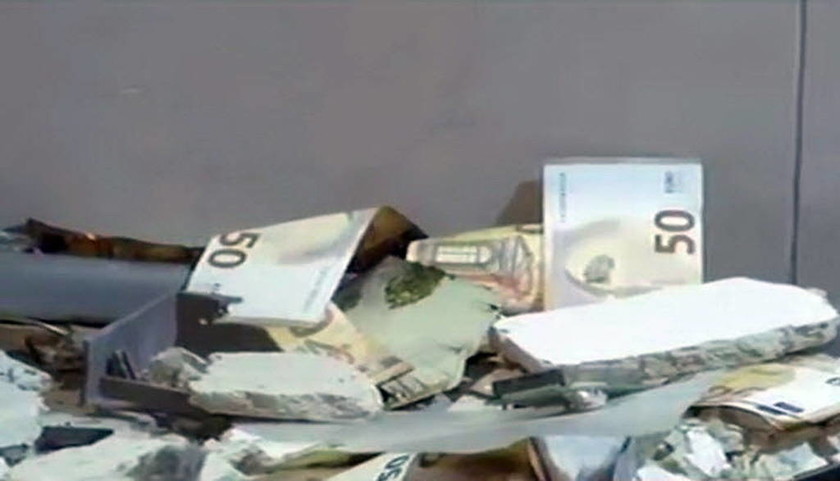 Ηλιούπολη: Ανατίναξαν ATM και «γκρέμισαν» το κατάστημα - Γέμισε ο δρόμος χαρτονομίσματα! (pics)