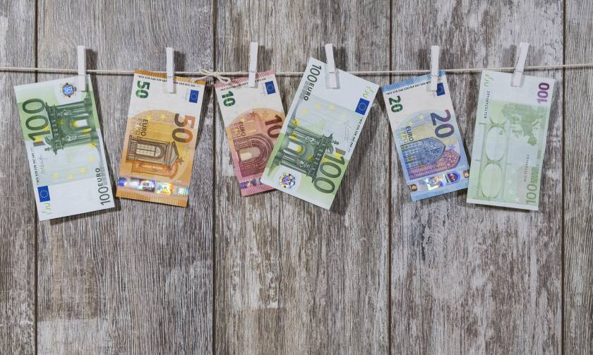 Κοινωνικό μέρισμα 2018: Ξεκινούν οι αιτήσεις - Δείτε ΕΔΩ αν θα πάρετε έως 1.400 ευρώ (ΠΙΝΑΚΑΣ)