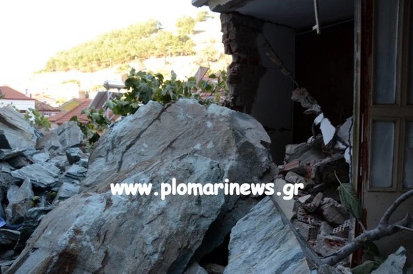 Μυτιλήνη: Συγκλονιστικές εικόνες από κατολίσθηση – Βράχοι «έπνιξαν» σπίτια (pics-vid)