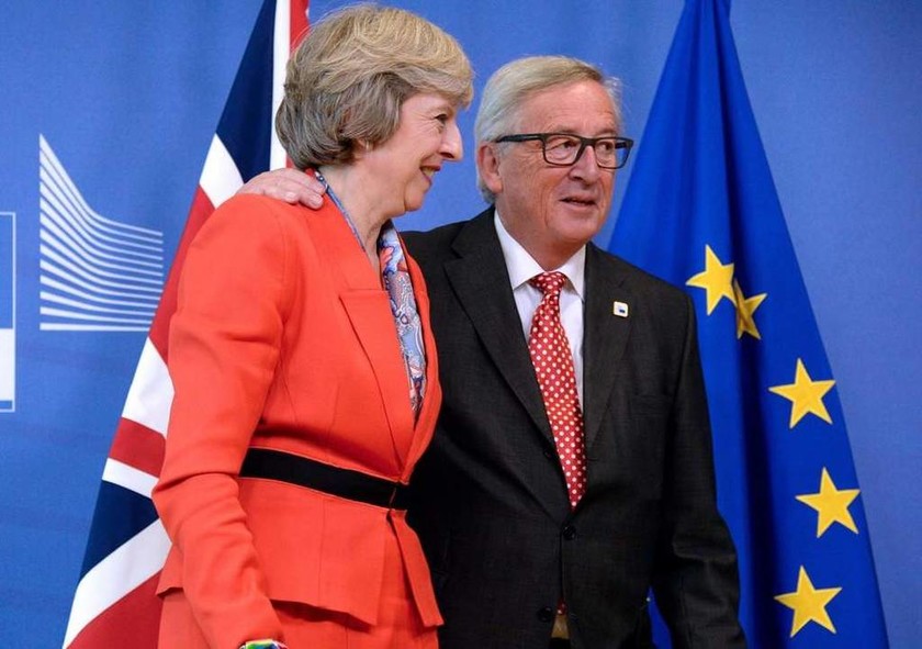 Brexit: Στις Βρυξέλλες η Μέι – Την υποδέχθηκε ο Γιούνκερ (vid+pics)