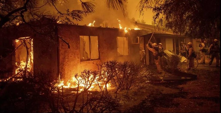 Η Καλιφόρνια μετρά τις πληγές της από τη φονική πυρκαγιά - Δεκάδες νεκροί μπορεί να μη βρεθούν ποτέ