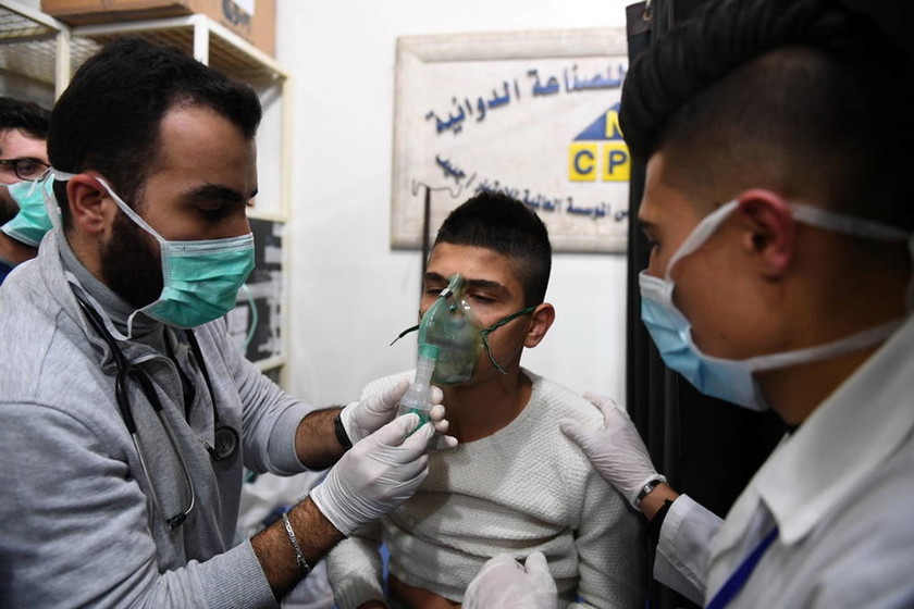 Ανθρώπινα κτήνη! Βομβάρδισαν με χημικά το Χαλέπι – Τουλάχιστον 107 άνθρωποι με συμπτώματα ασφυξίας