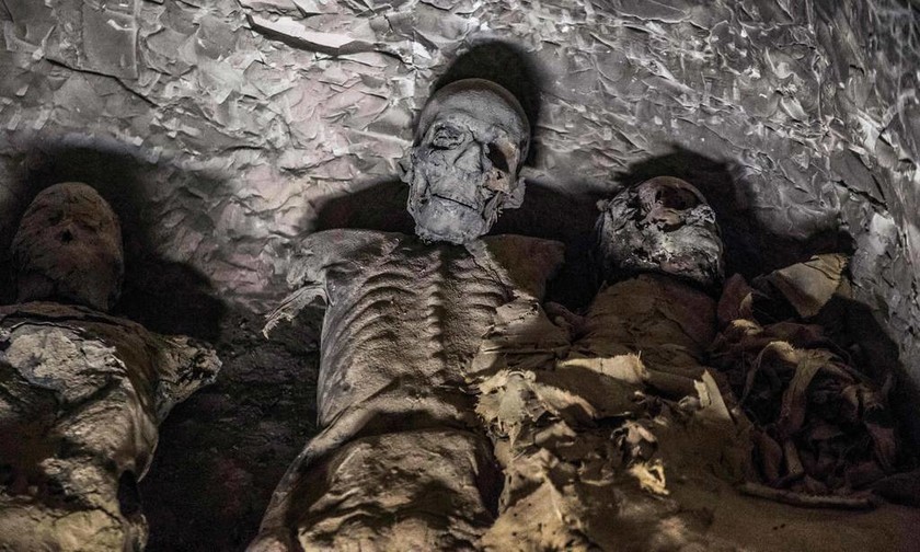Απίστευτη ανακάλυψη: Η άθικτη σαρκοφάγος έκρυβε μούμια 3.000 ετών! (pics)