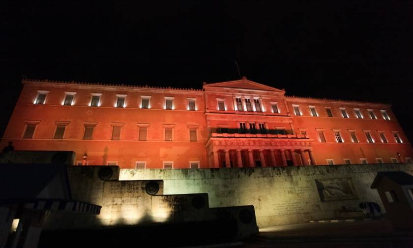 Στα πορτοκαλί η Βουλή για την Παγκόσμια Ημέρα για την εξάλειψη της βίας κατά των γυναικών (pics)