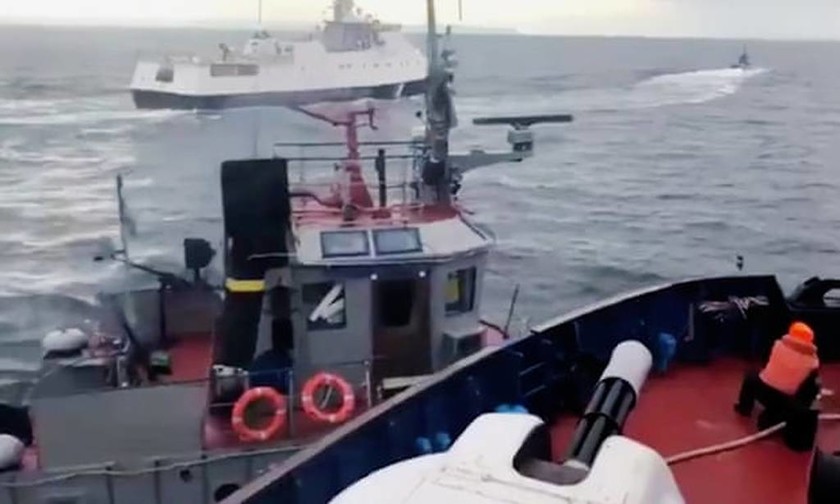 H Ρωσία επιβεβαιώνει το περιστατικό με τα τρία ουκρανικά πολεμικά πλοία (pic)