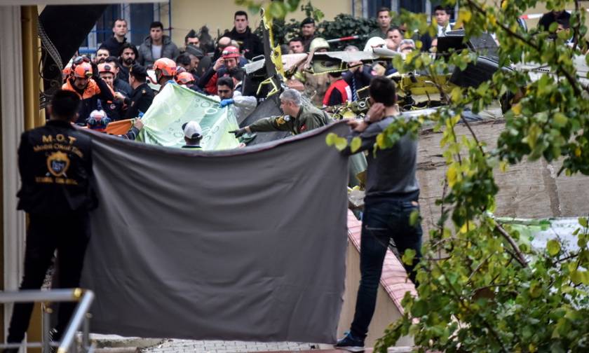 Κωνσταντινούπολη: Στρατιωτικό ελικόπτερο συνετρίβη σε κατοικημένη περιοχή - Τέσσερις νεκροί (vids)
