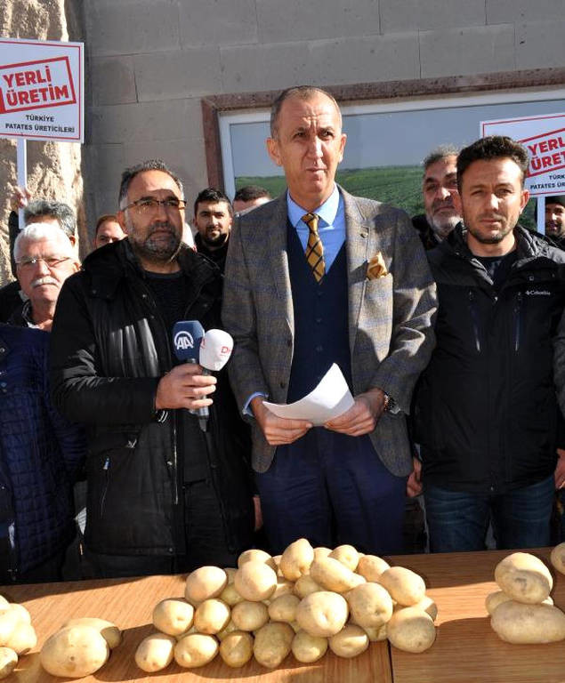 Εκεί τους κατάντησε ο Ερντογάν: Κάνουν ουρές για ένα σακί πατάτες (Pics+Vid)