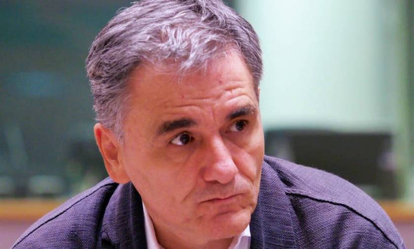 Tsakalotos: Amendment on social dividend to be tabled in parliament on Wednesday