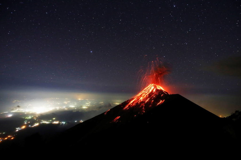 Εντυπωσιακές εικόνες από την έκρηξη του ηφαιστείου Fuego της Γουατεμάλα