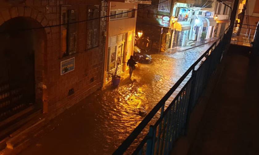 Μυτιλήνη: Κινδύνευσαν άνθρωποι και πλημμύρισαν σπίτια από τις σφοδρές βροχoπτώσεις (vids)