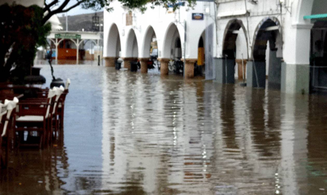 Καιρός: Πλημμύρες και κατολισθήσεις στην Πάτμο (pics+vid)