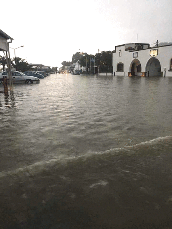 Καιρός: Πλημμύρες και κατολισθήσεις στην Πάτμο (pics)
