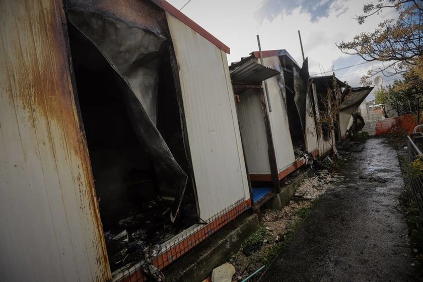 Τραγωδία: Ένας νεκρός από φωτιά κοντά στο στρατόπεδο Καποτά (pics+vid)