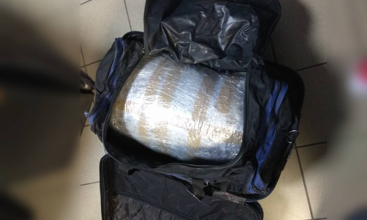 Χαλκίδα: 40χρονος μετέφερε σε αποσκευές 22 κιλά κάνναβης (pics)