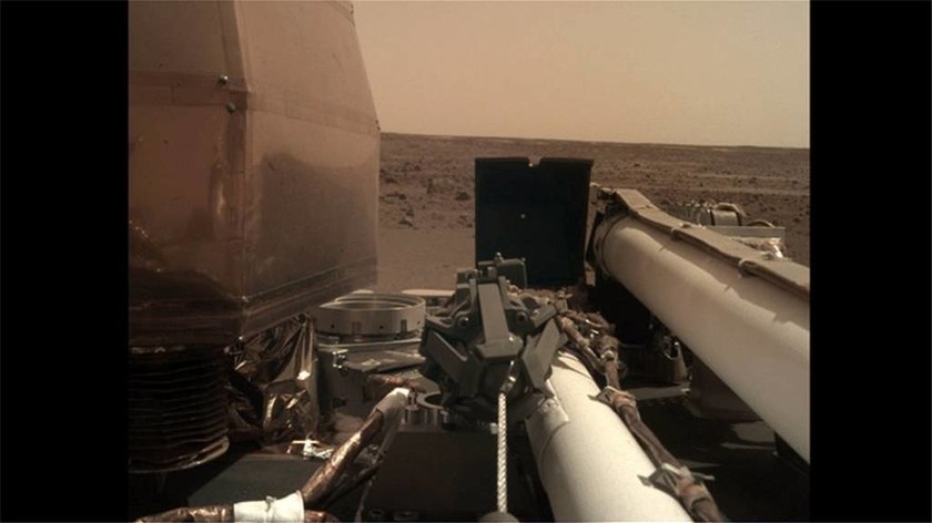 «Μαγεύουν» οι πρώτες «καθαρές» φωτογραφίες του InSight από τον Άρη 