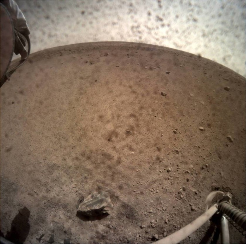 «Μαγεύουν» οι πρώτες «καθαρές» φωτογραφίες του InSight από τον Άρη 
