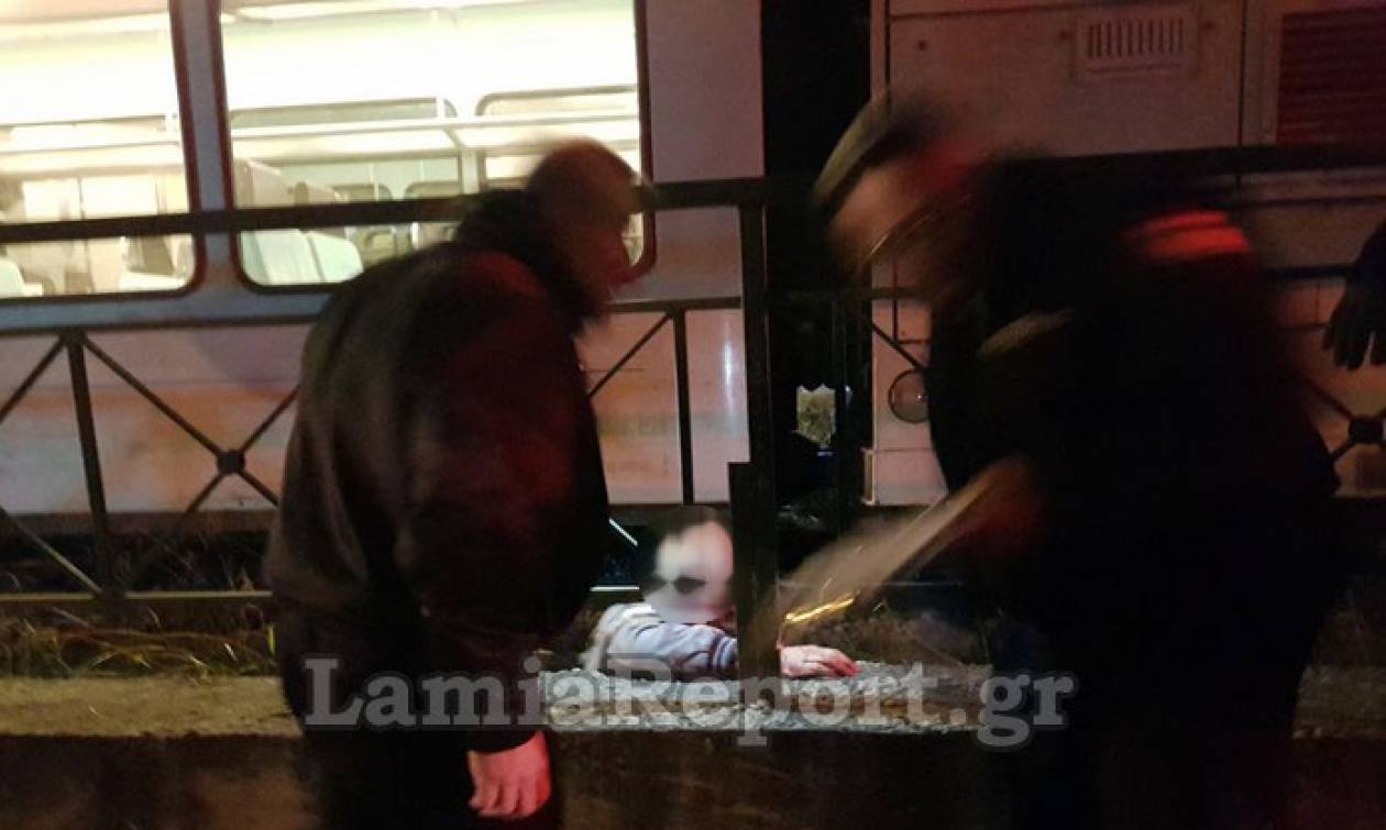 Απίστευτο περιστατικό στην Λαμία: Τον παρέσυρε τρένο και επέζησε από θαύμα! (pics+vid)