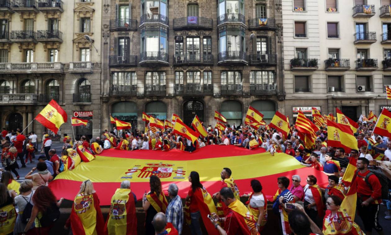 Χιλιάδες διαδηλωτές έκαναν πορεία στην Μαδρίτη, υπέρ της ενότητας της Ισπανίας