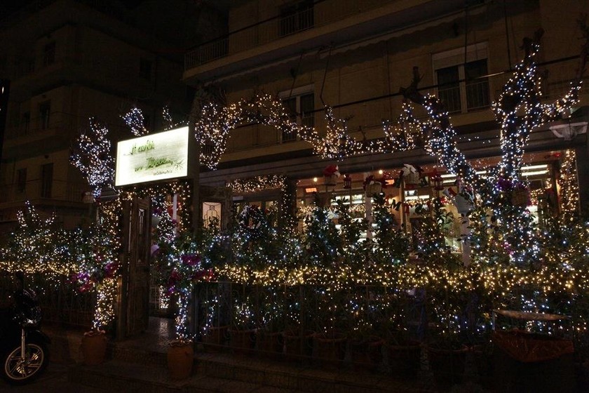 Η Αθήνα έβαλε τα γιορτινά της και μετρά αντίστροφα για τα Χριστούγεννα (Pics)