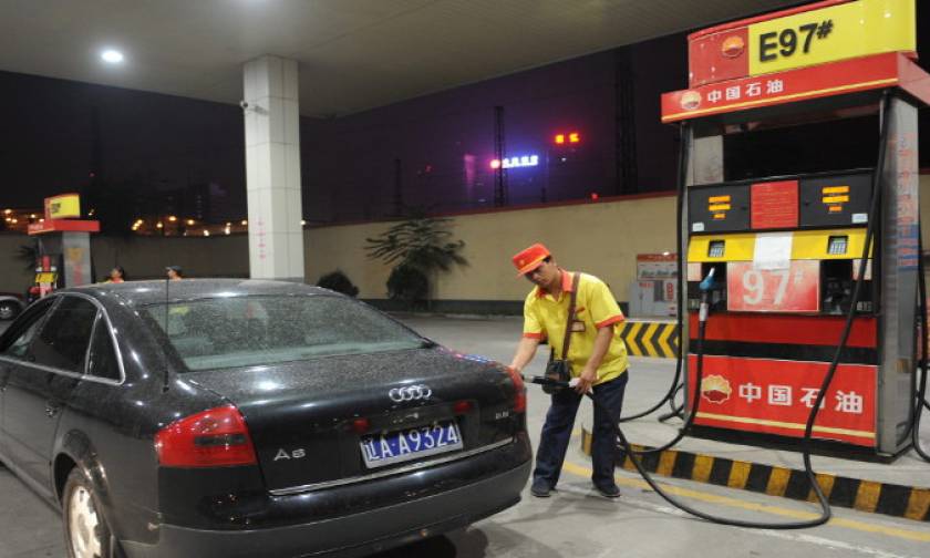 Κίνα: Νέα μείωση στις τιμές της βενζίνης και του πετρελαίου