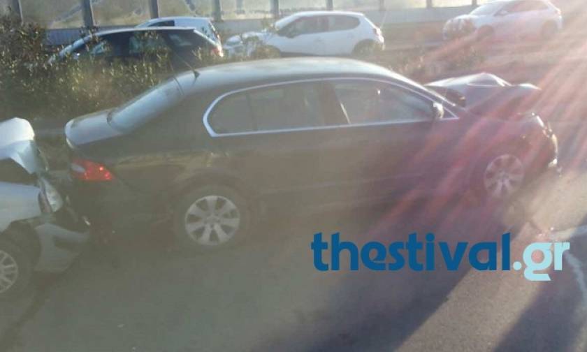 Κυκλοφοριακό κομφούζιο στον Περιφερειακό της Θεσσαλονίκης από καραμπόλα πέντε οχημάτων