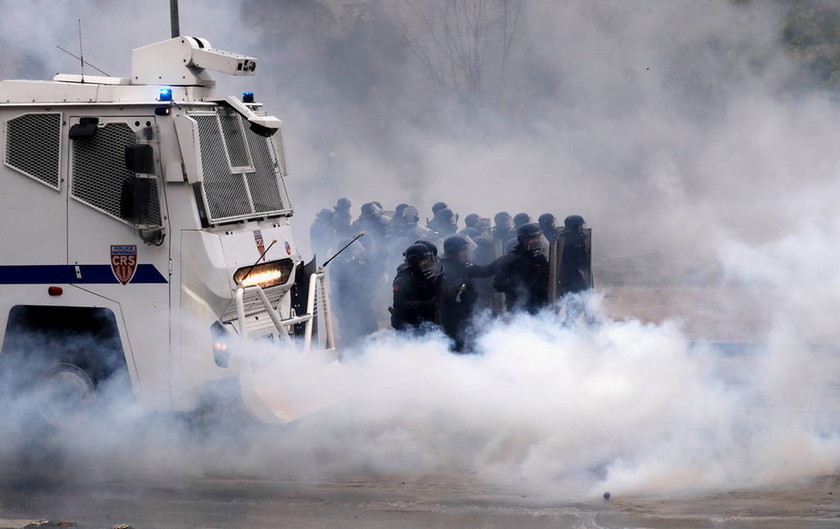 Ο φόβος έχει κυριεύσει τους Γάλλους αστυνομικούς: Ζητούν να κατέβει ο στρατός στους δρόμους (Pics)