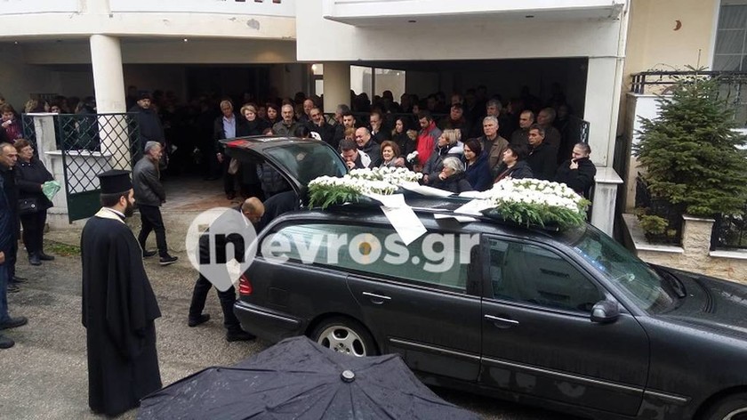 Σπαραγμός και οδύνη στην κηδεία της Ελένης – Οργή για τους δολοφόνους της φοιτήτριας 