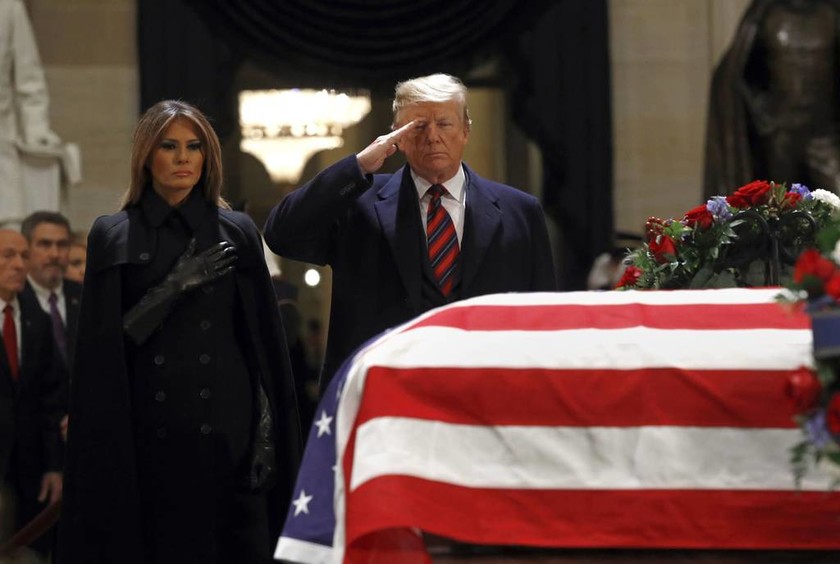 Θρήνος στην κηδεία του Τζορτζ Μπους: Κατέρρευσε ο γιος του – Πέντε πρόεδροι των ΗΠΑ στο στερνό αντίο