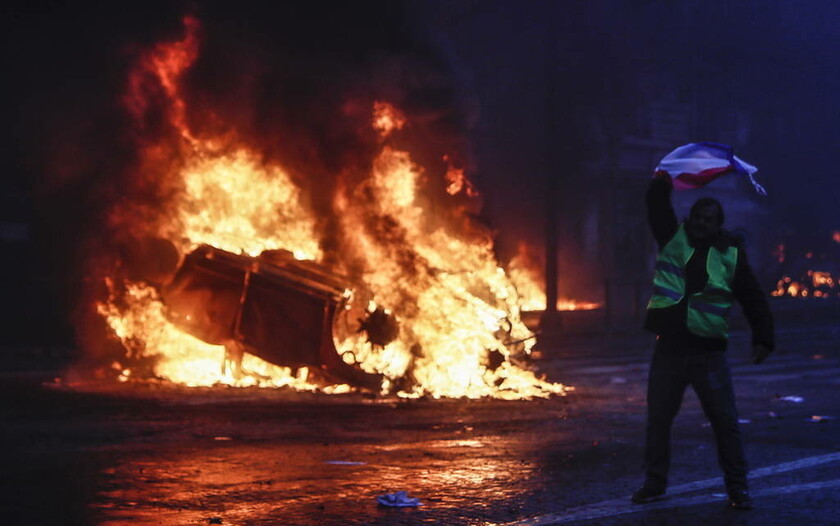 «Κίτρινα γιλέκα»: Συναγερμός στη Γαλλία για τη νέα διαδήλωση σήμερα: Τα τεθωρακισμένα στους δρόμους