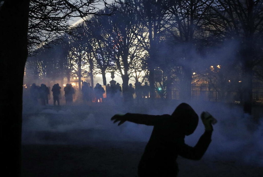 «Κίτρινα γιλέκα»: Συναγερμός στη Γαλλία για τη νέα διαδήλωση σήμερα: Τα τεθωρακισμένα στους δρόμους