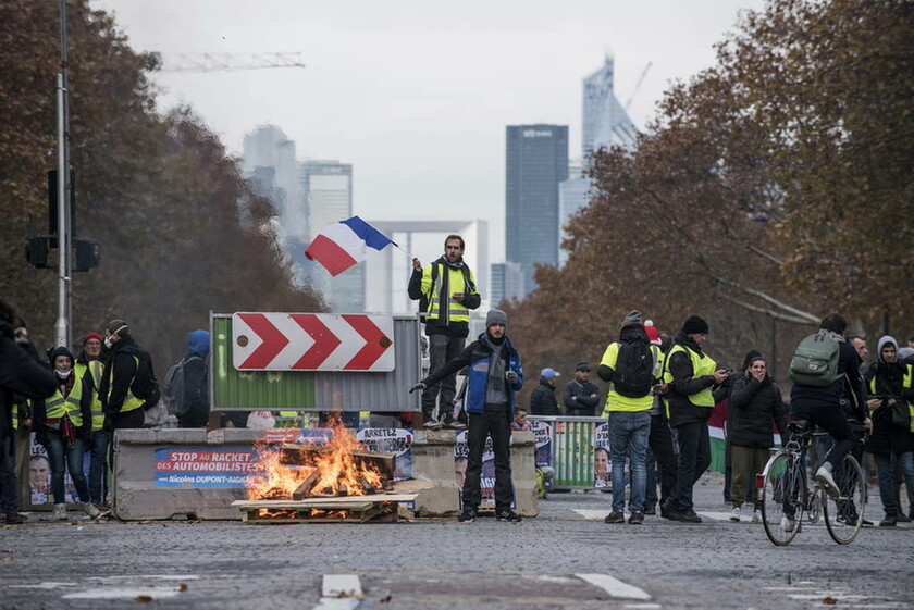 Συναγερμός στη Γαλλία για τα «κίτρινα γιλέκα»: Τουλάχιστον 34 συλλήψεις πριν από τις διαδηλώσεις